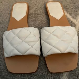 Marc Fisher Reta Quilted Slide Sandal. White SZ 8